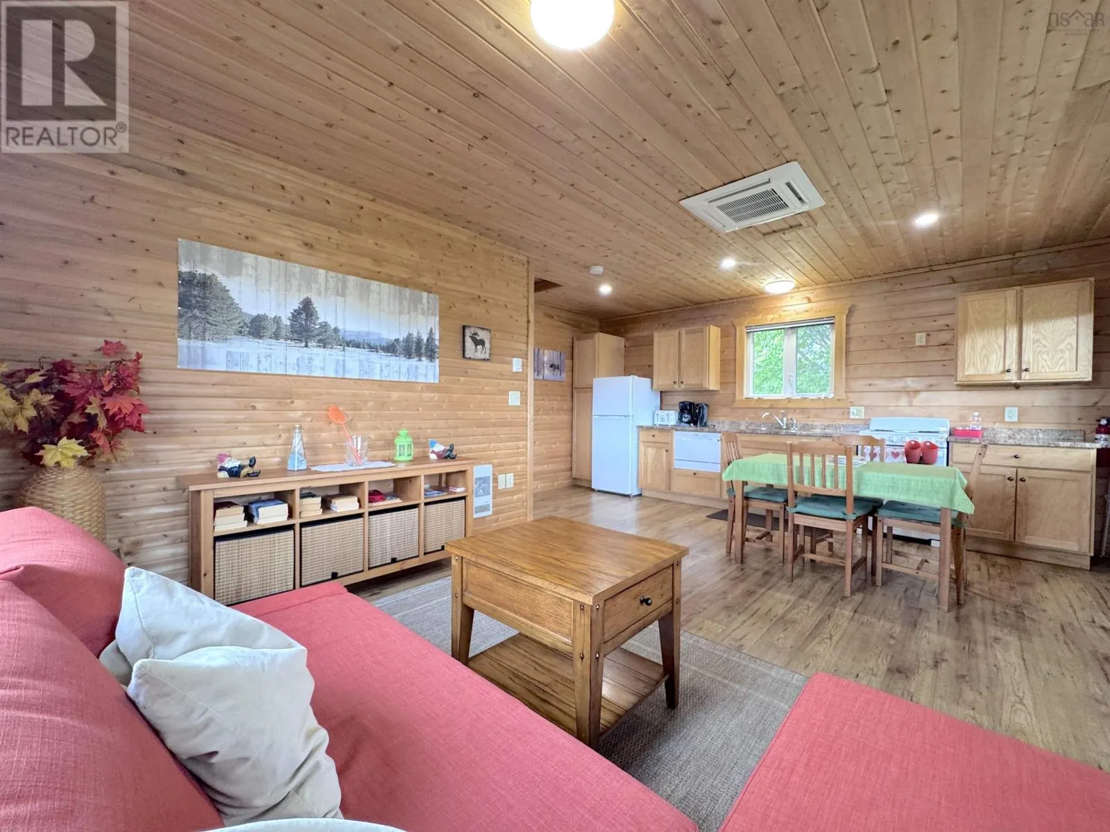 1047 West Side Middle River Road