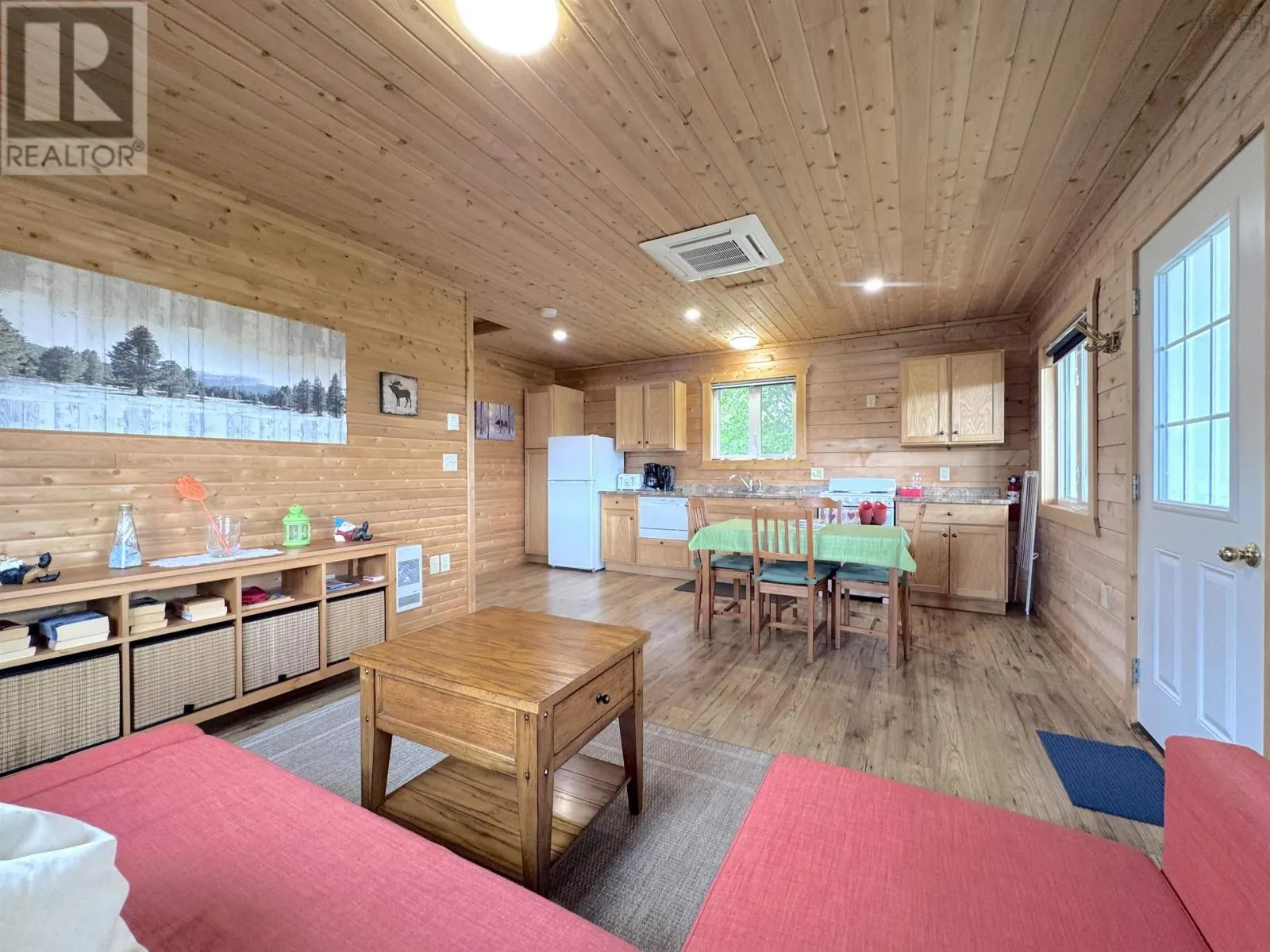 1047 West Side Middle River Road