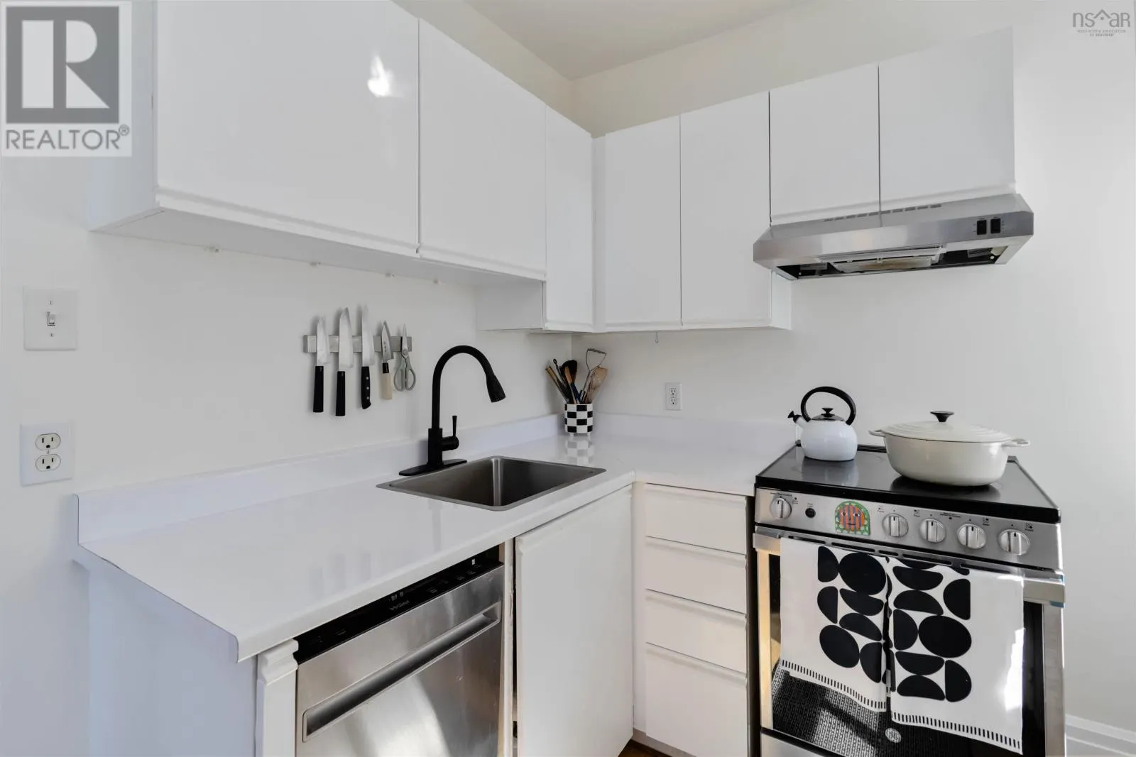 Unit 2 1187 Queen Street