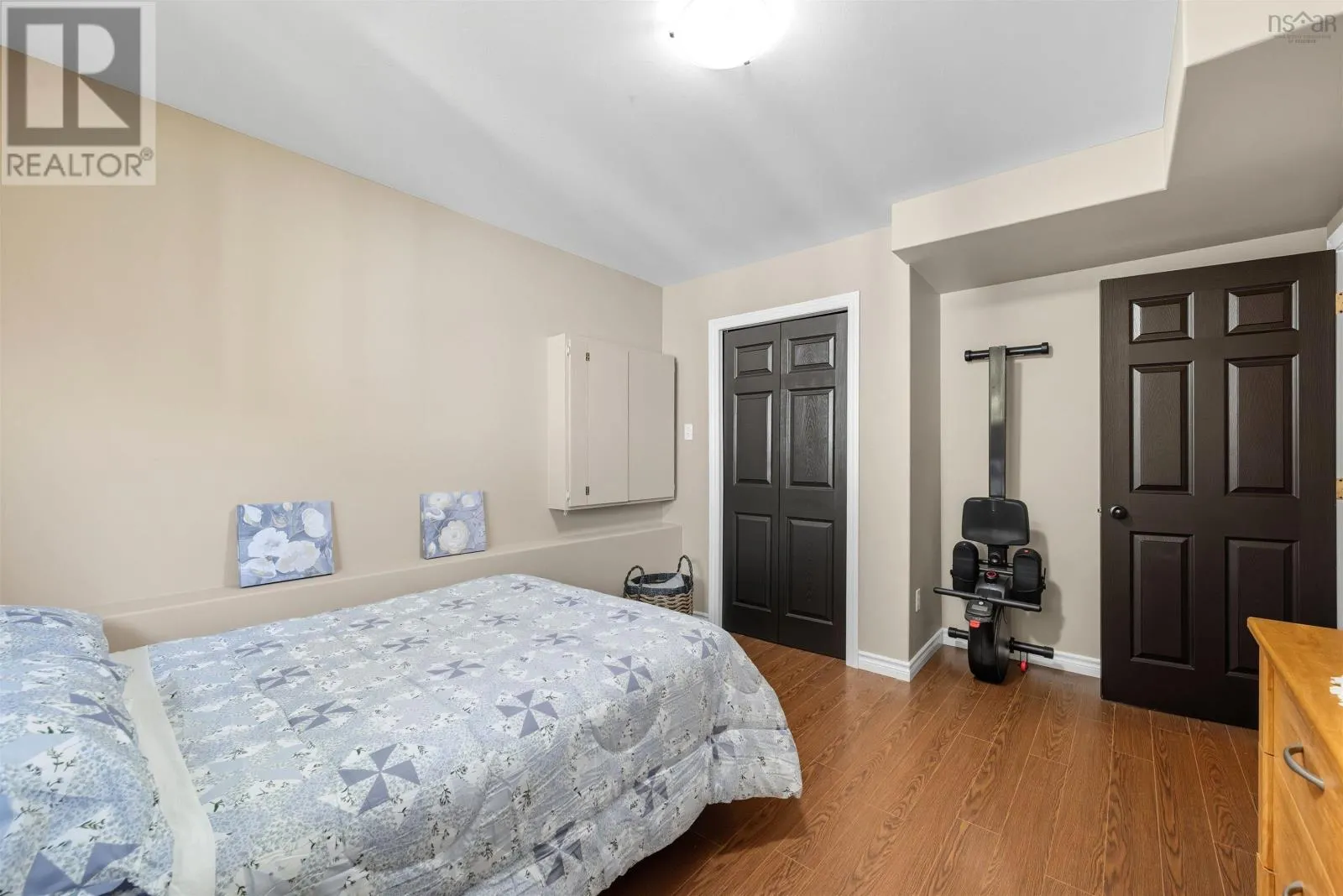 23 Jeep Crescent