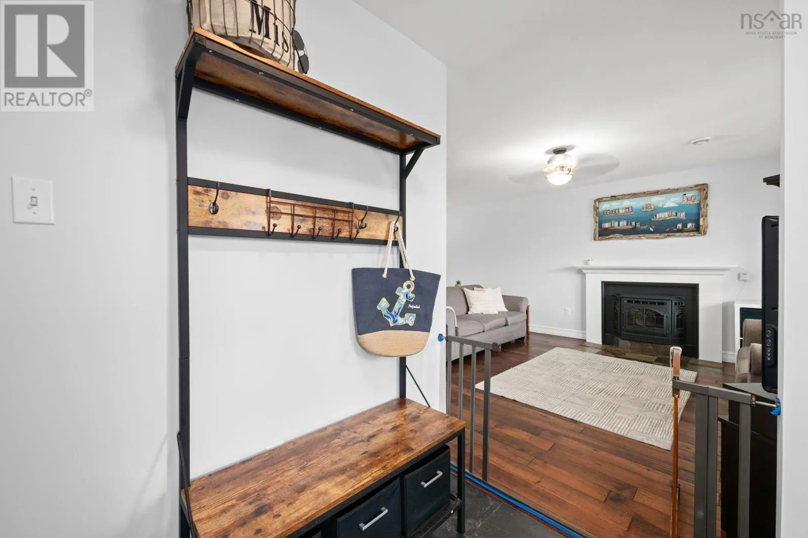 20 Lakeside Drive