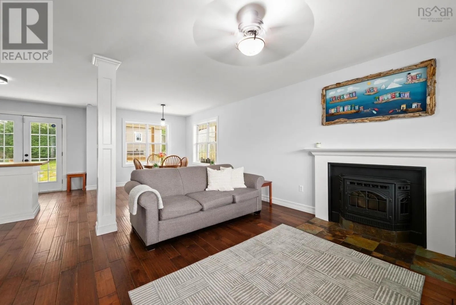 20 Lakeside Drive