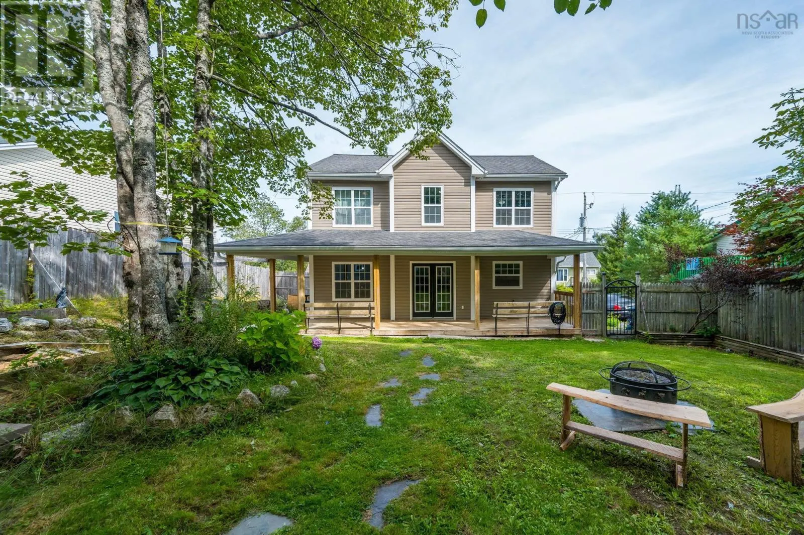 20 Lakeside Drive