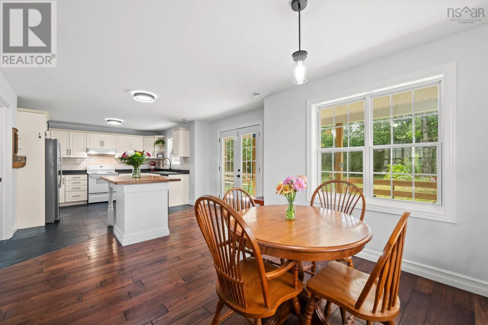 20 Lakeside Drive