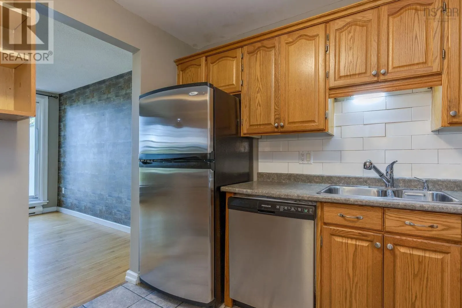 123 79 Collins Grove