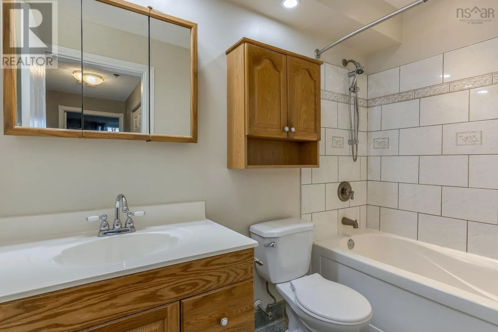 123 79 Collins Grove