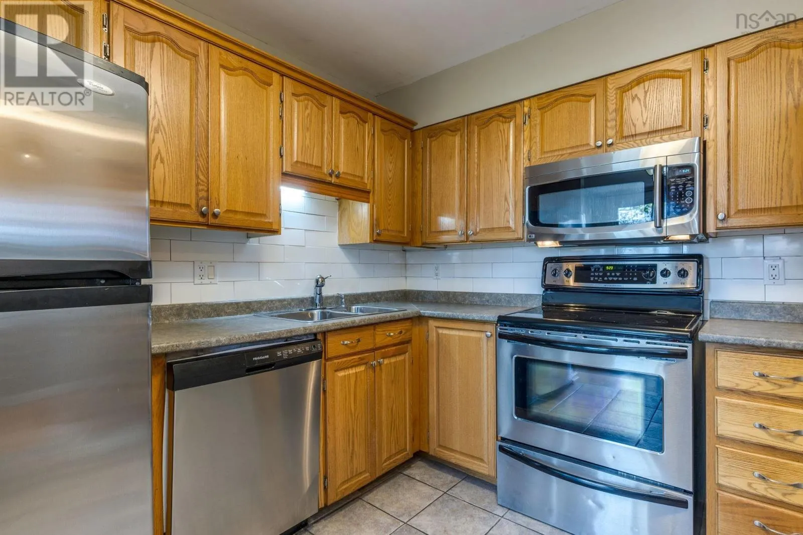 123 79 Collins Grove