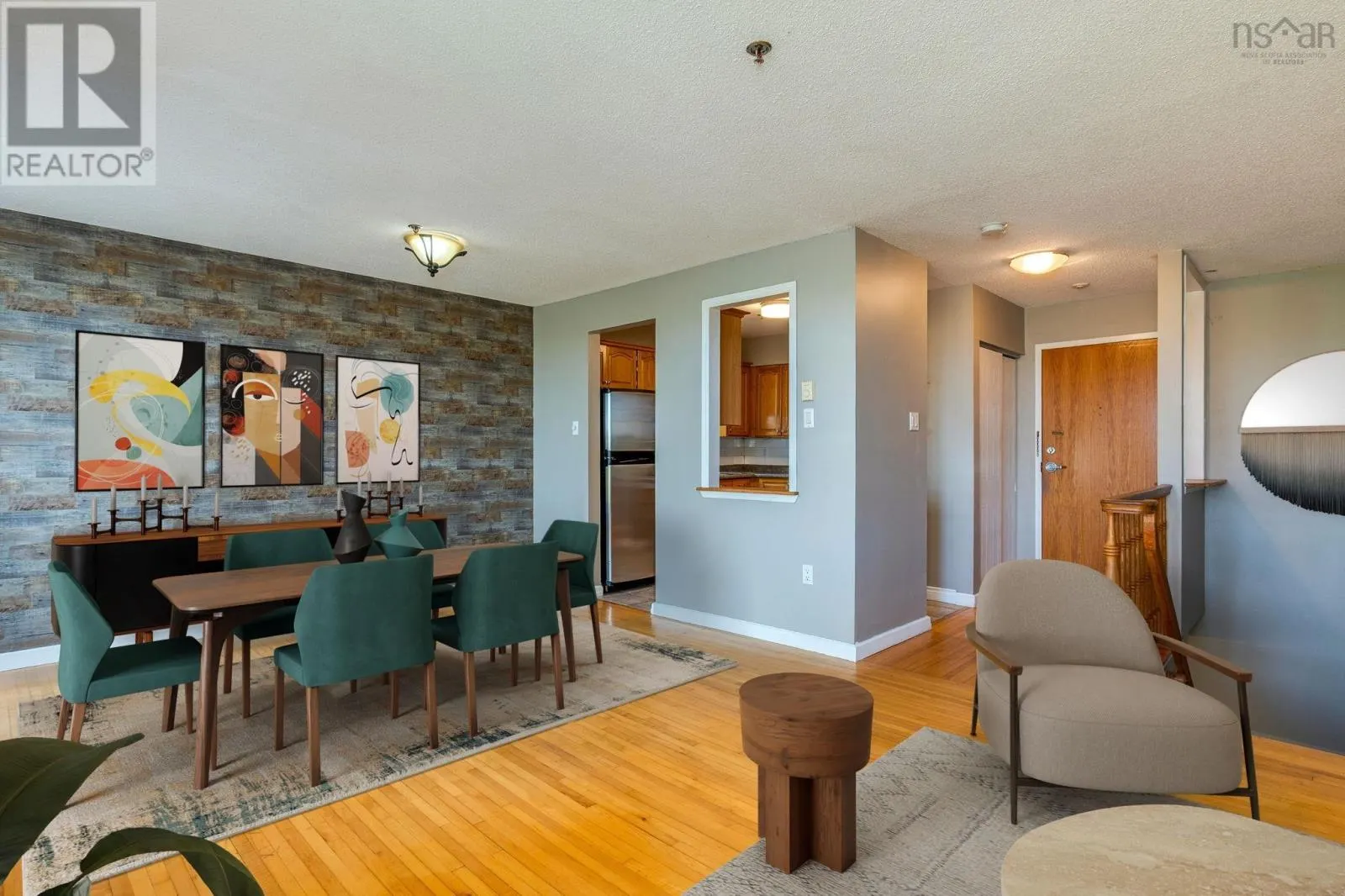 123 79 Collins Grove
