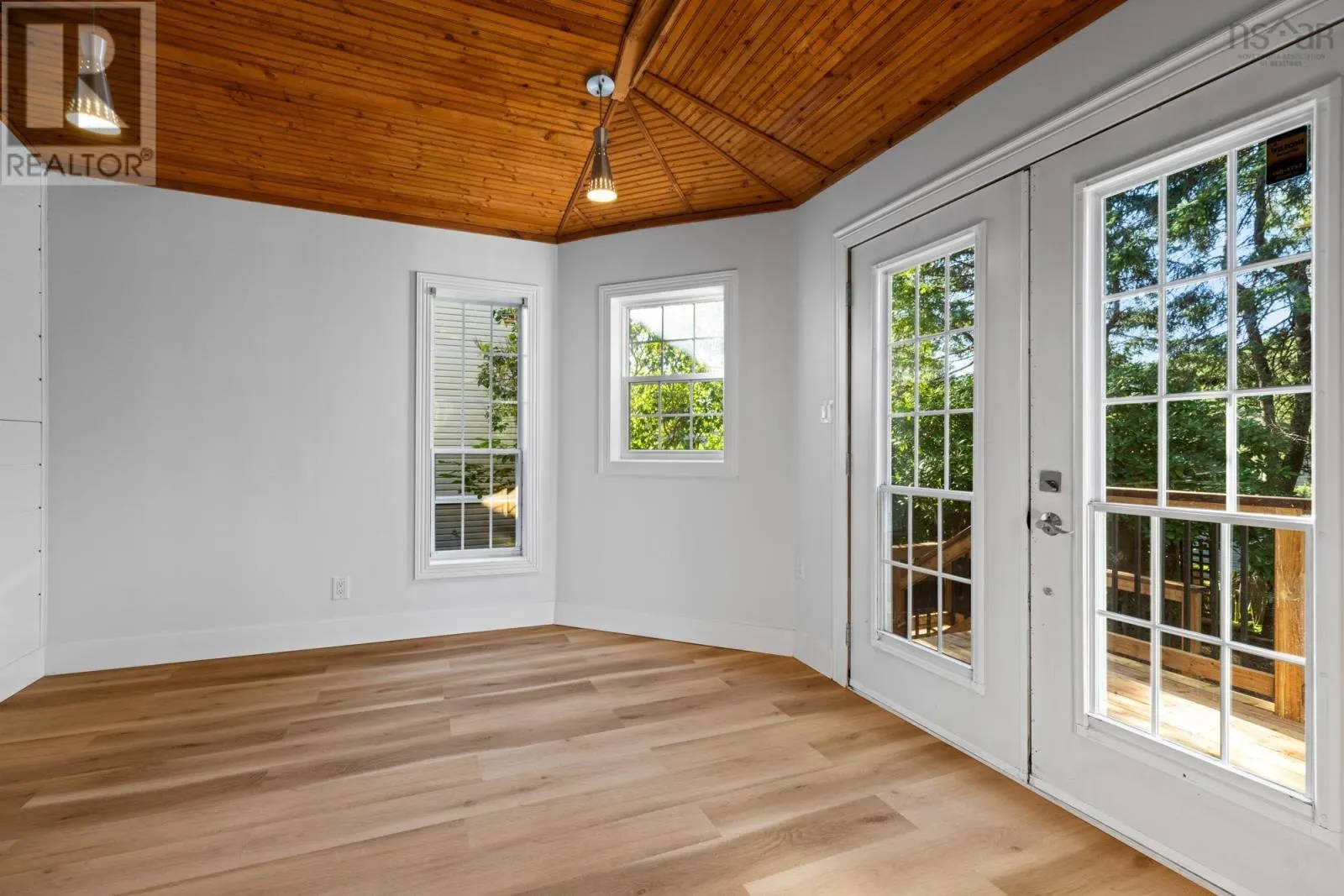 8 Lawnwood Avenue