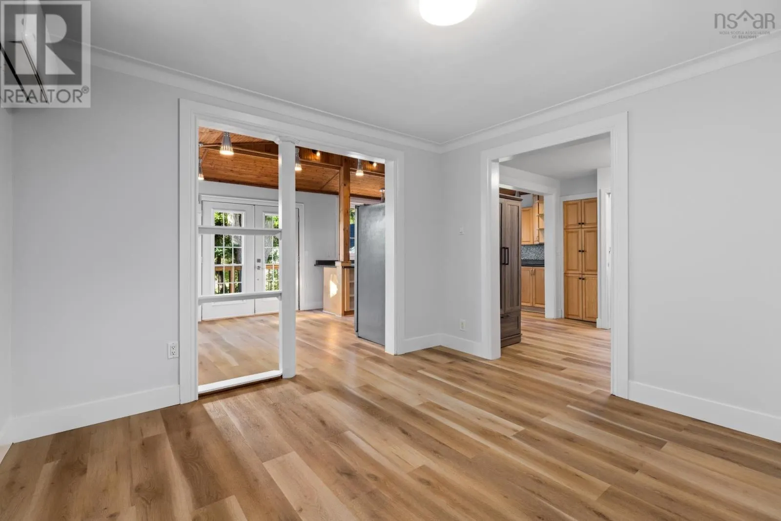 8 Lawnwood Avenue