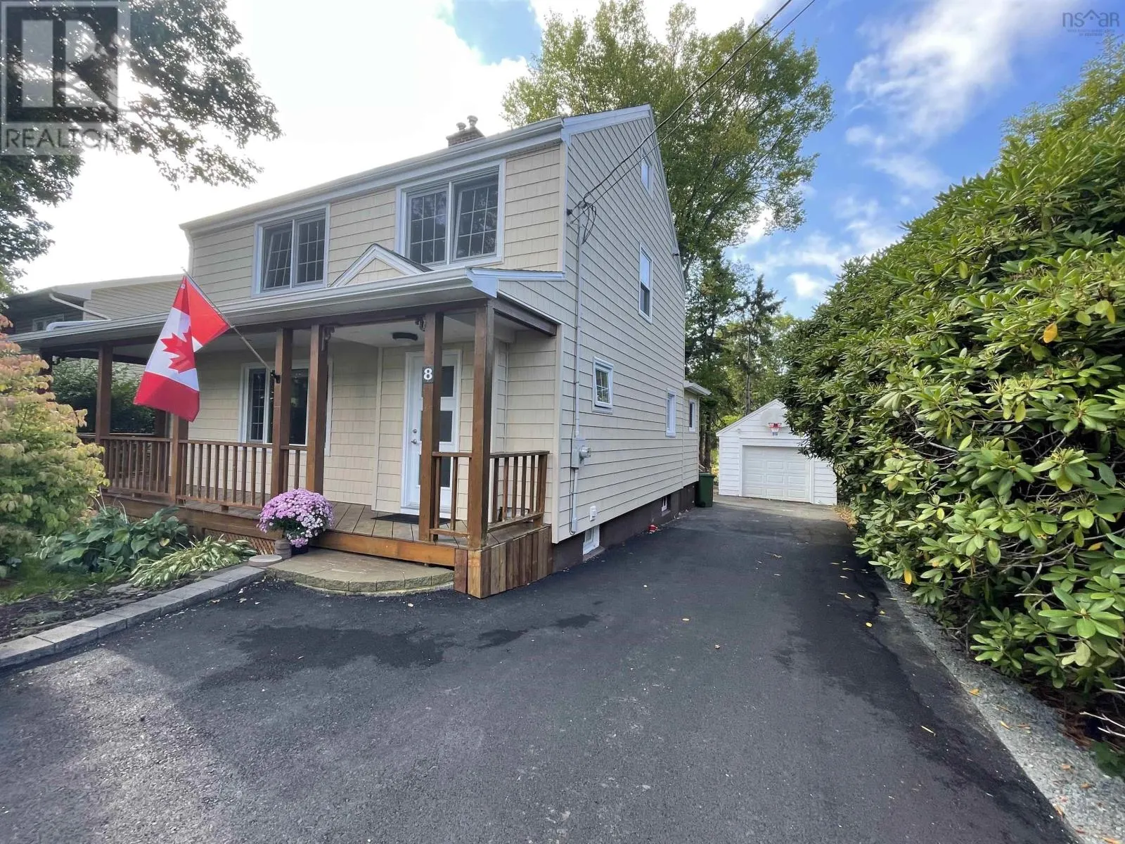 8 Lawnwood Avenue