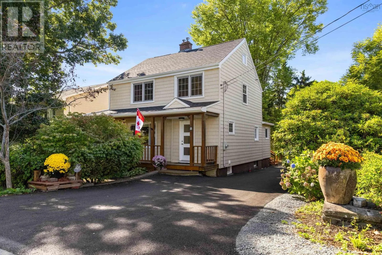 8 Lawnwood Avenue
