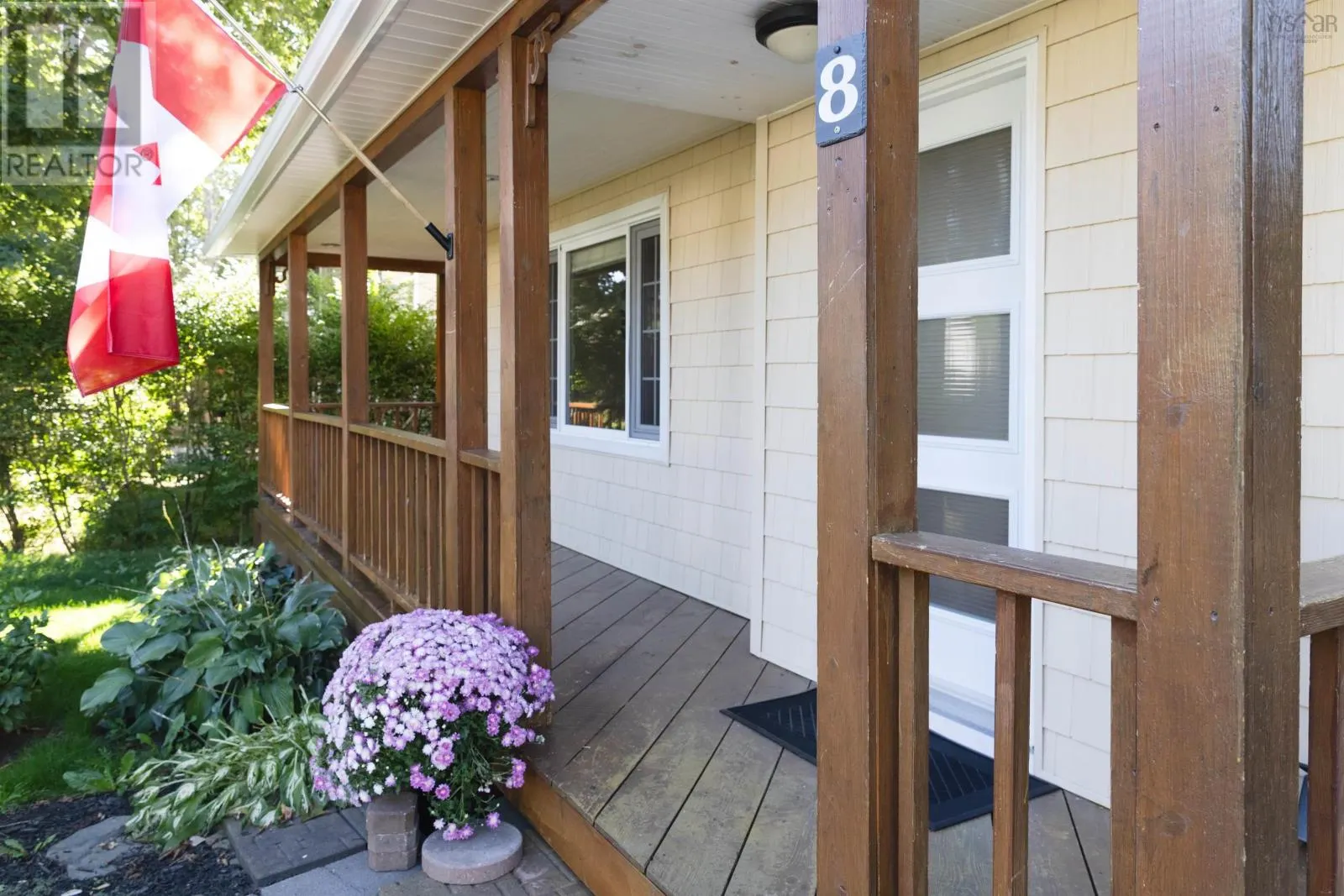 8 Lawnwood Avenue