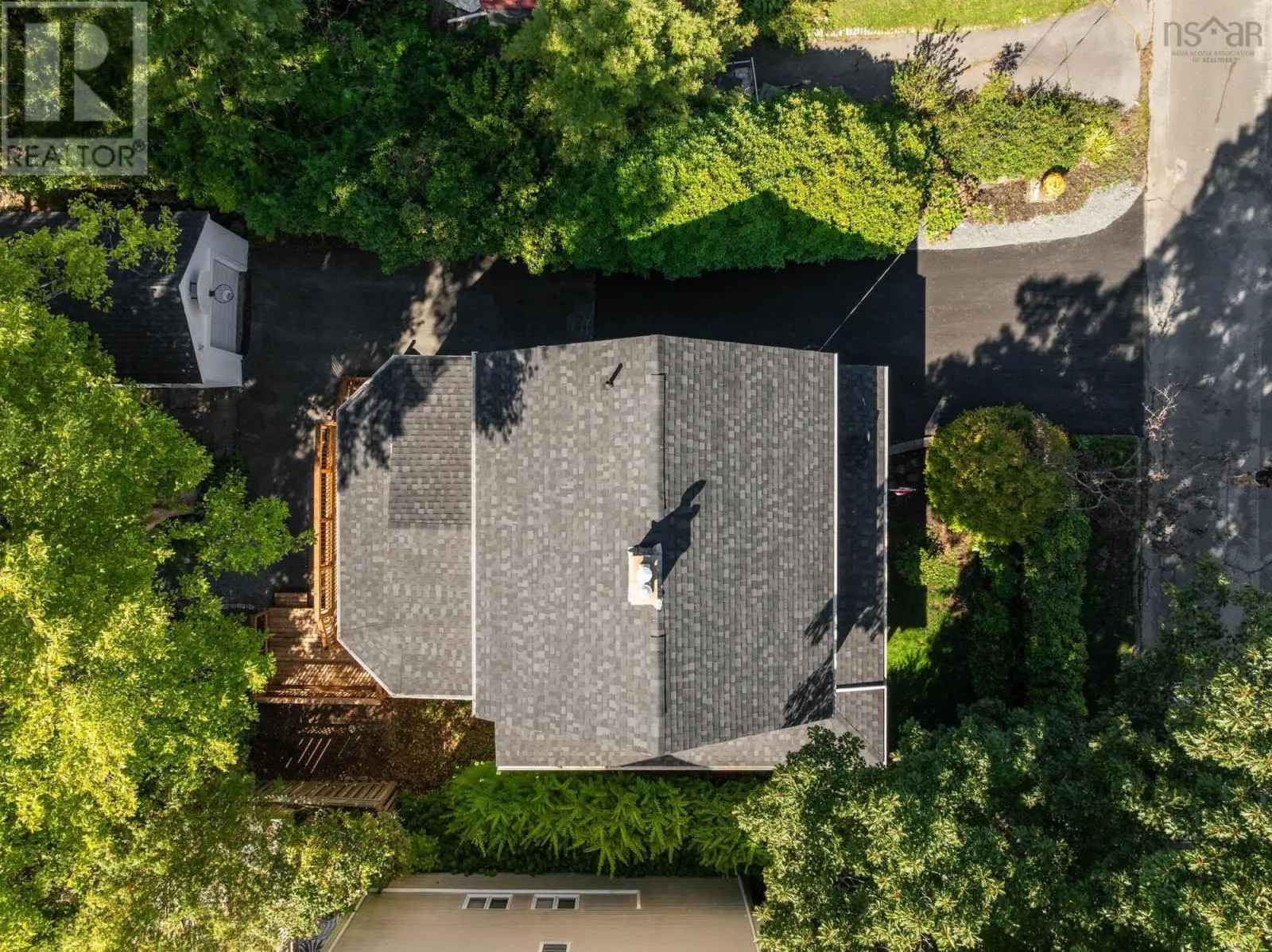 8 Lawnwood Avenue