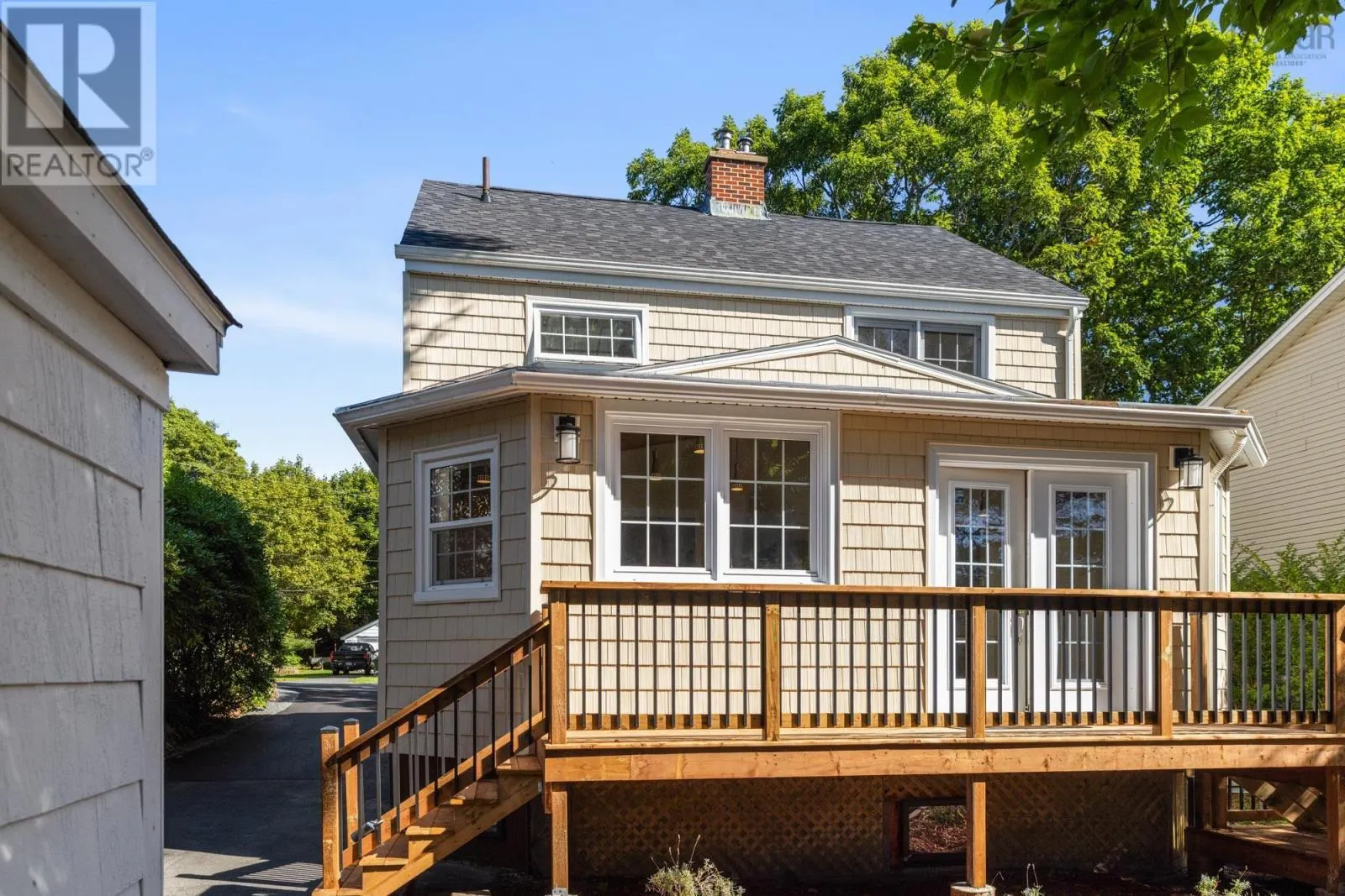 8 Lawnwood Avenue