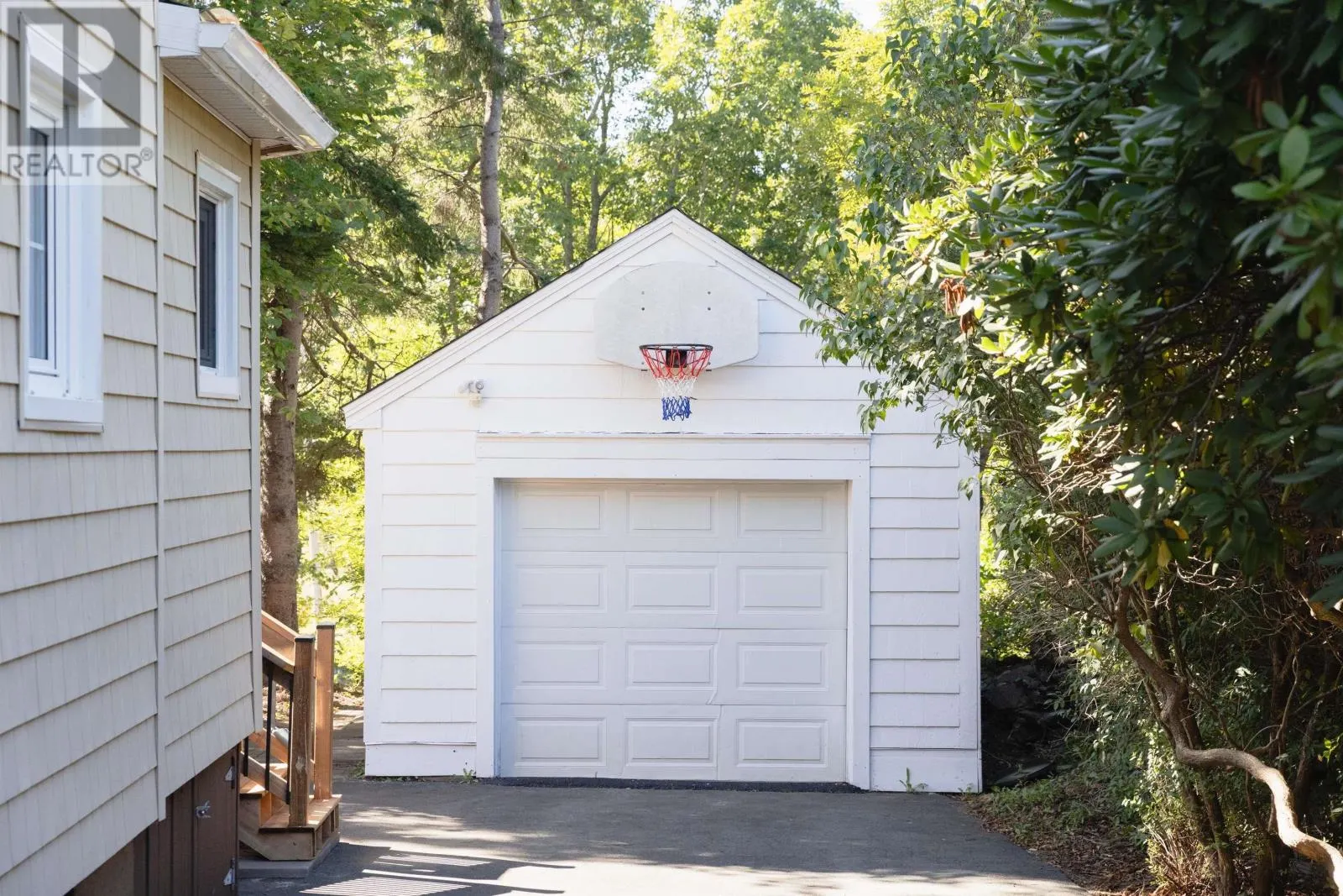 8 Lawnwood Avenue