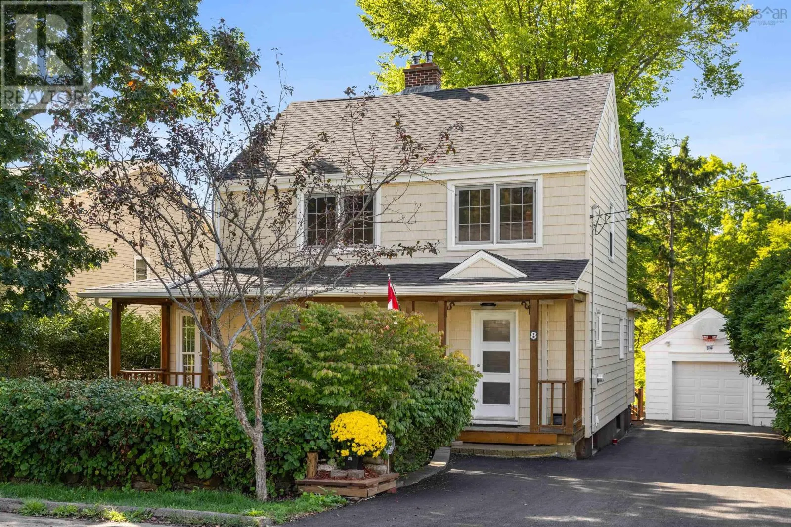 8 Lawnwood Avenue