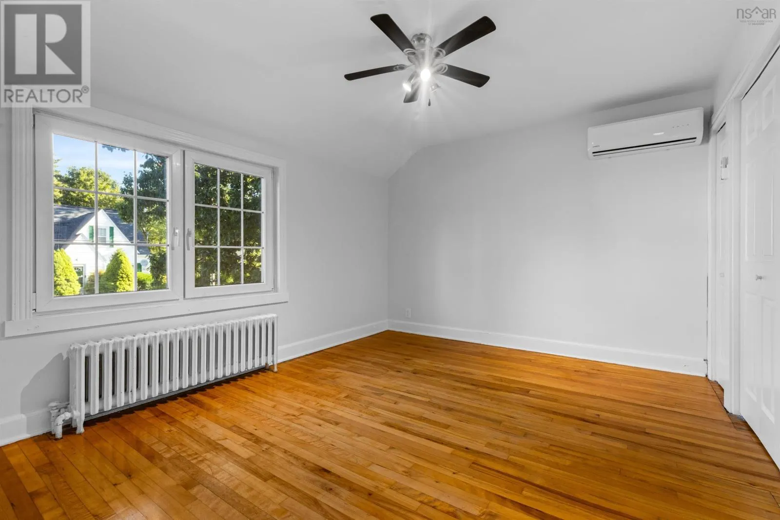 8 Lawnwood Avenue