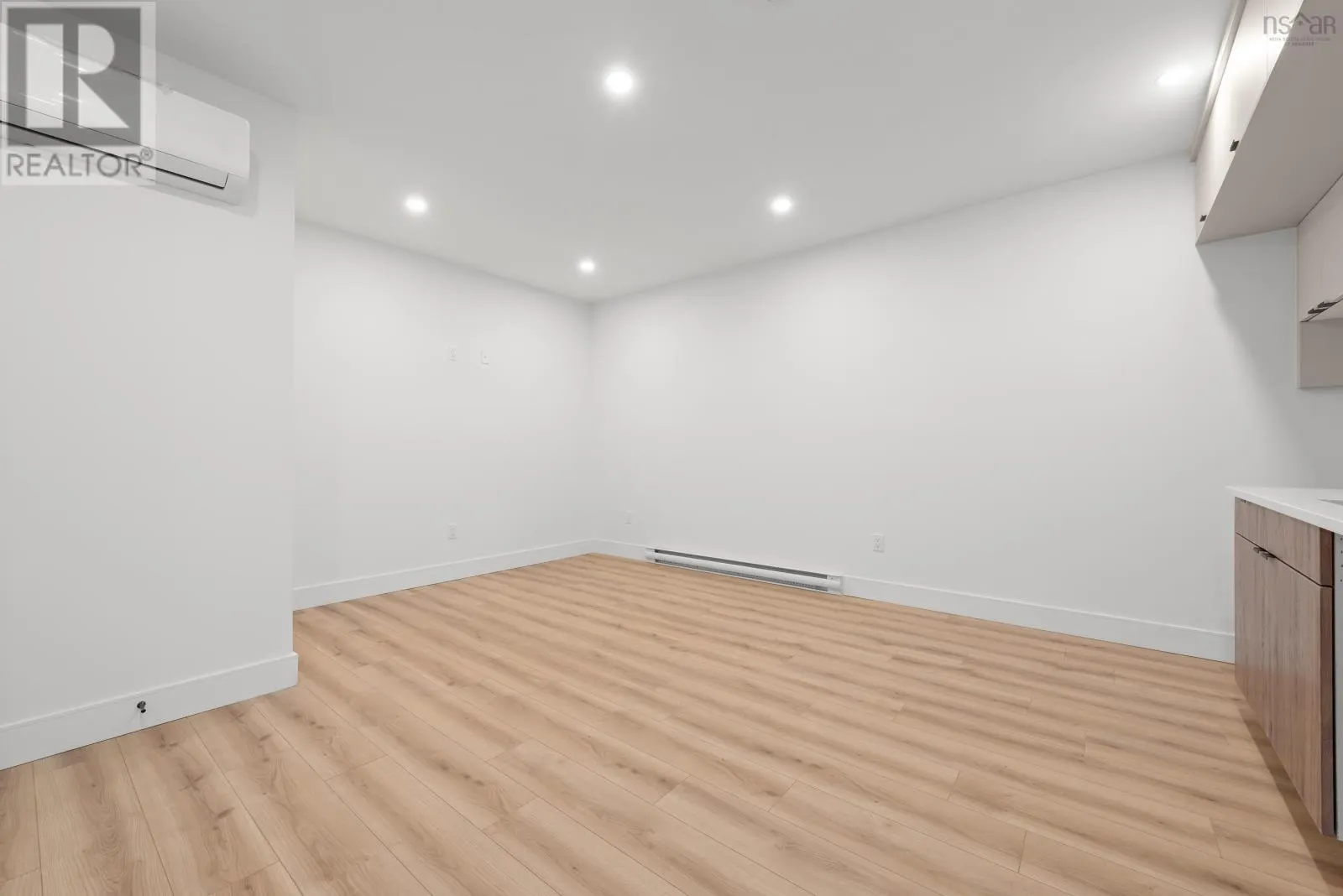 130 Colonial Crescent