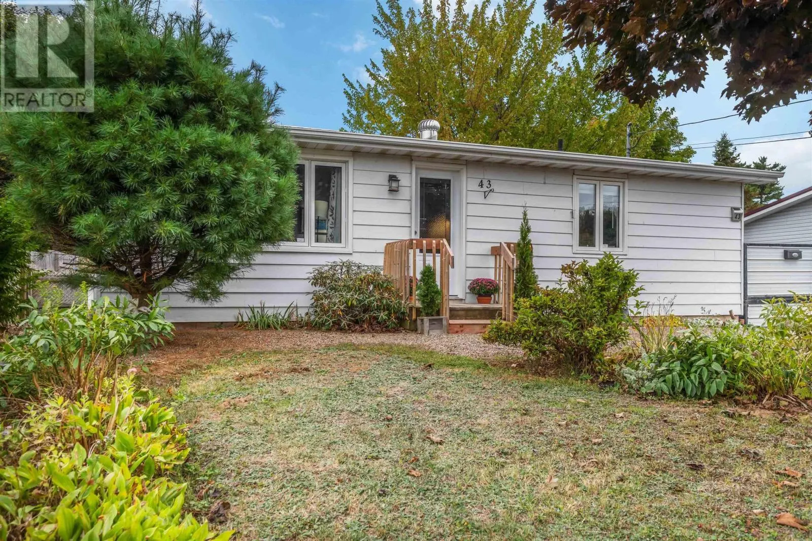 43 Colonial Crescent
