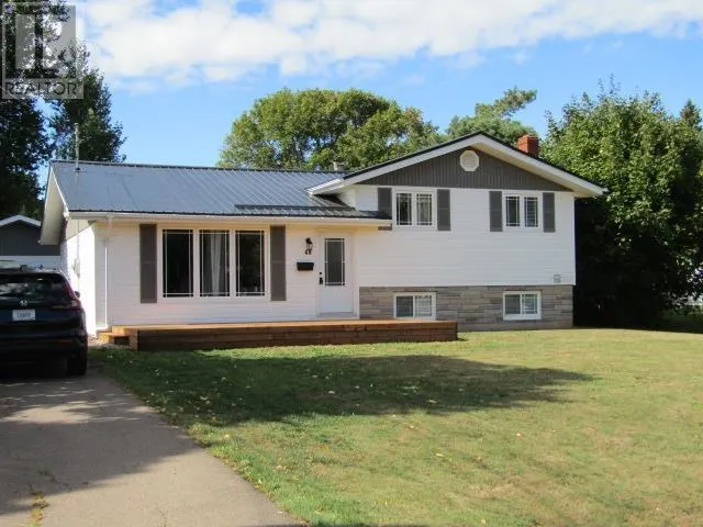 48 Lily Crescent