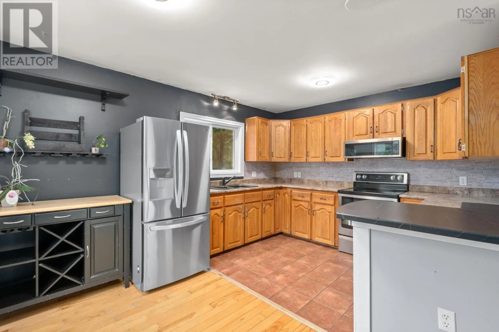 123 Lockview Road
