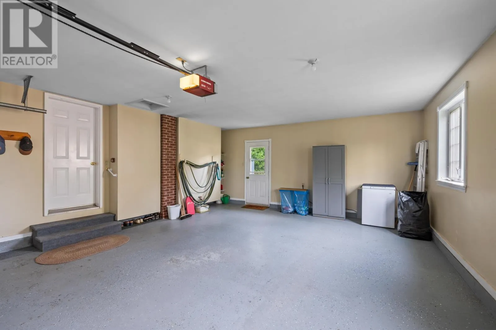 108 Ashbury Ln.