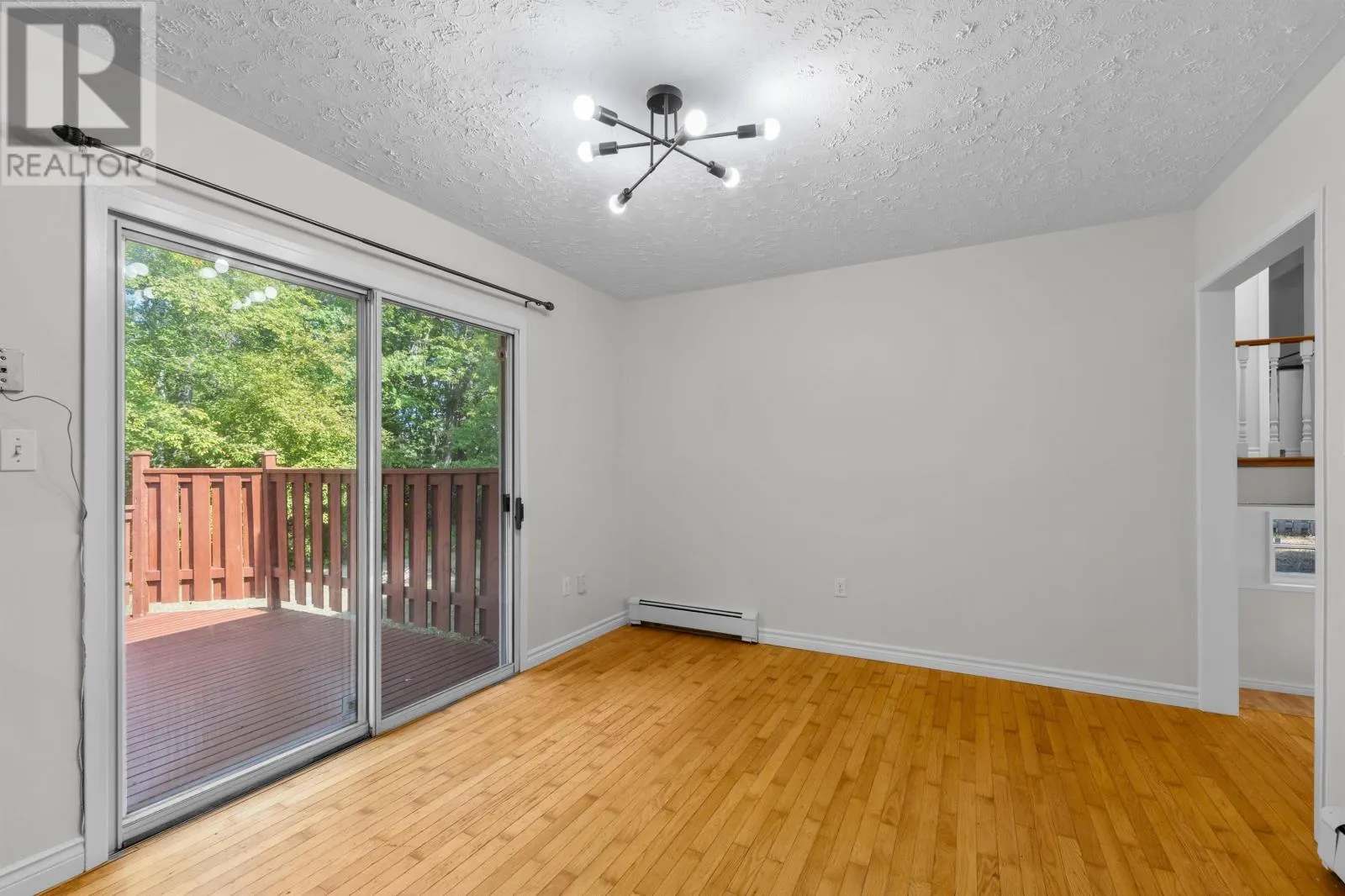 61 Glencove Dr