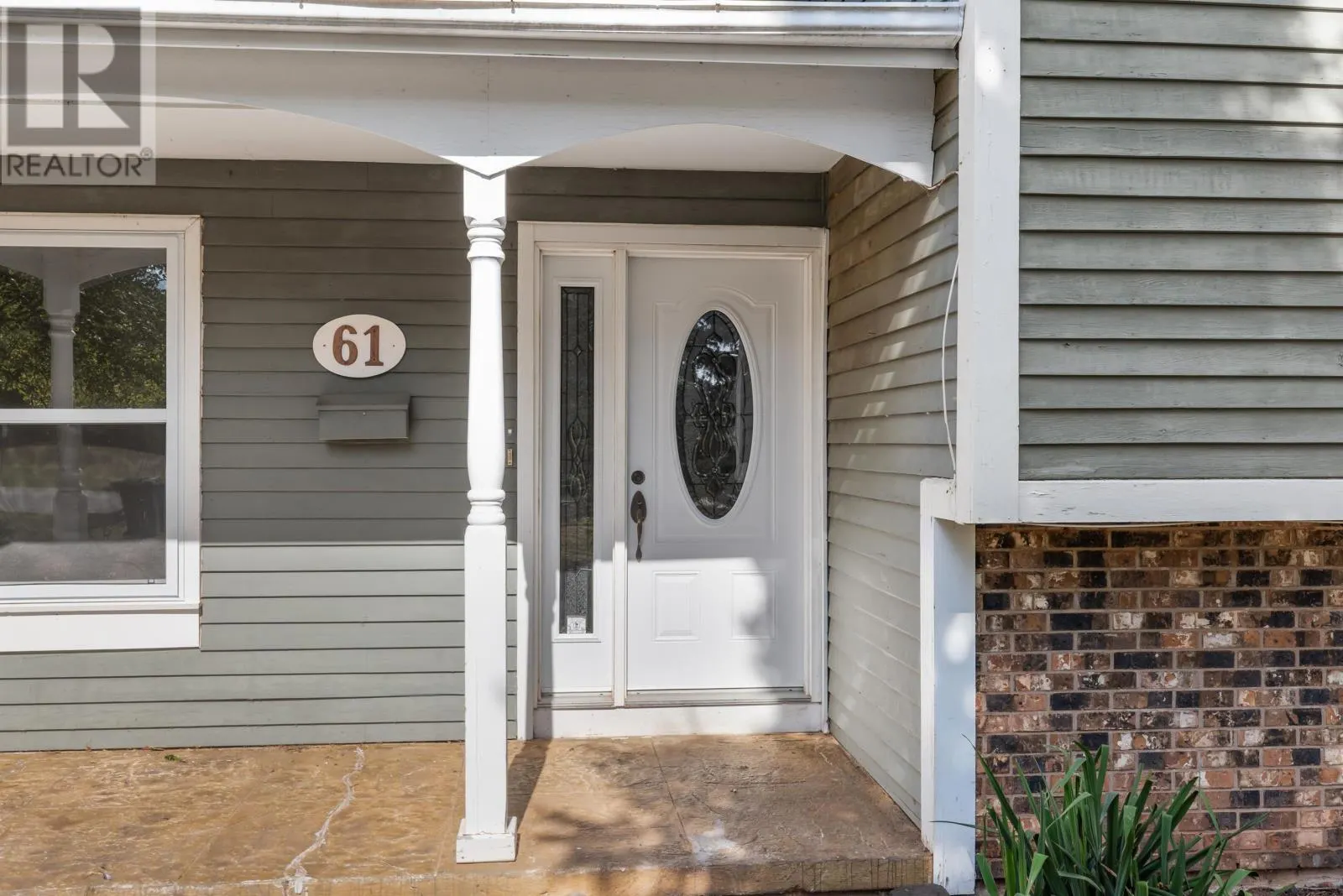 61 Glencove Dr