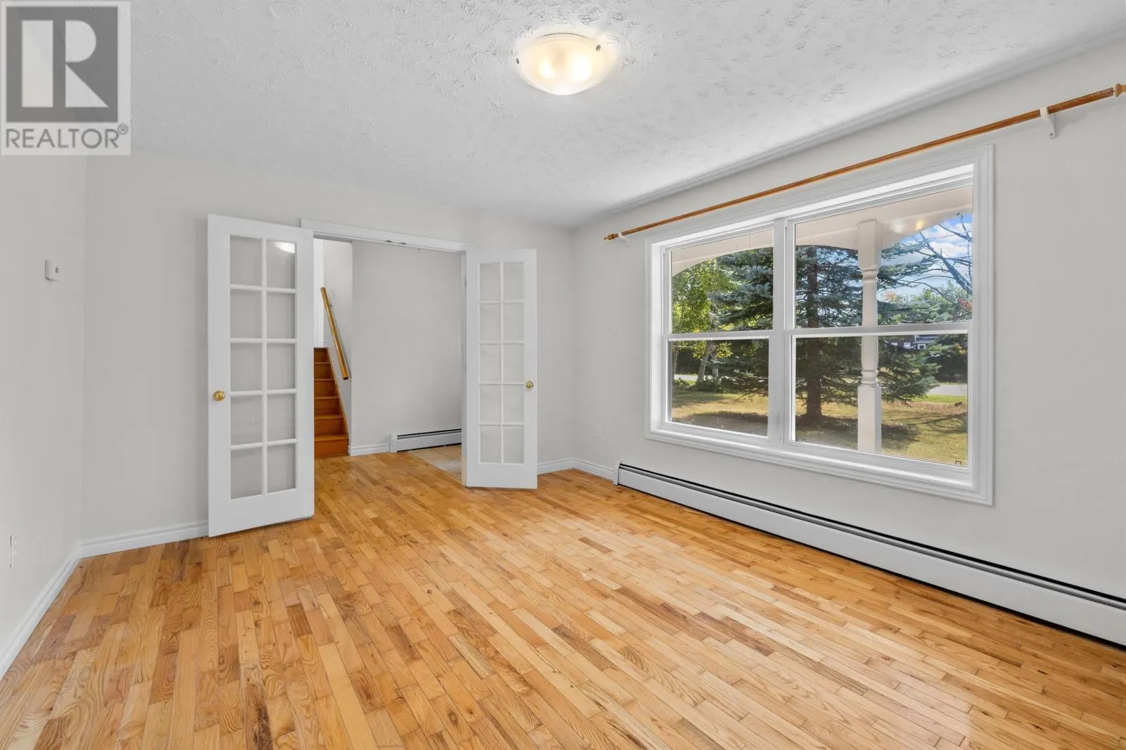 61 Glencove Dr