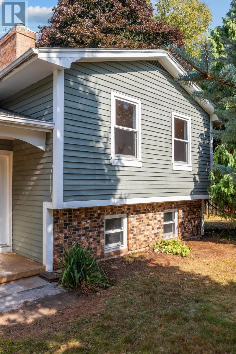61 Glencove Dr