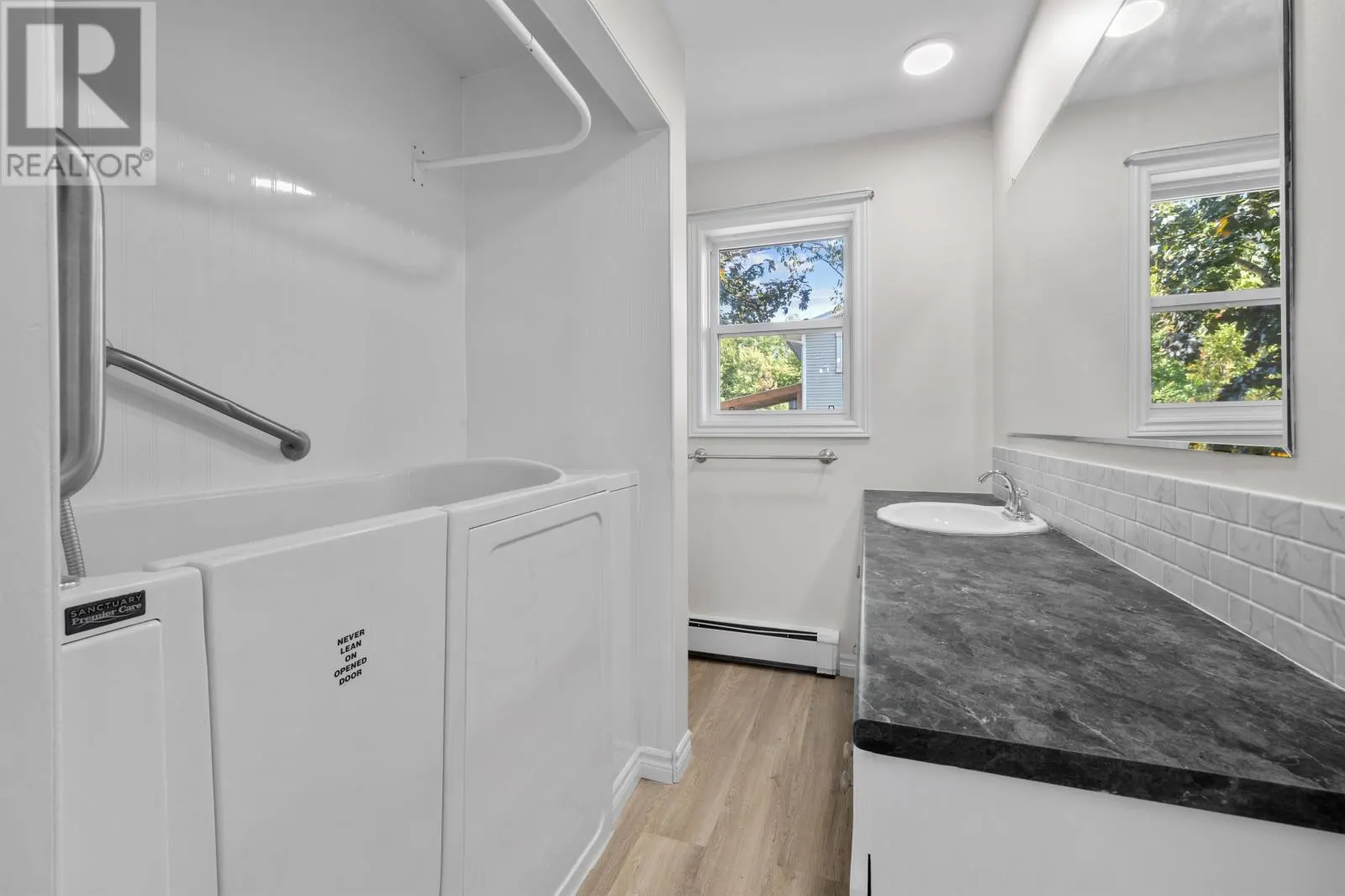 61 Glencove Dr