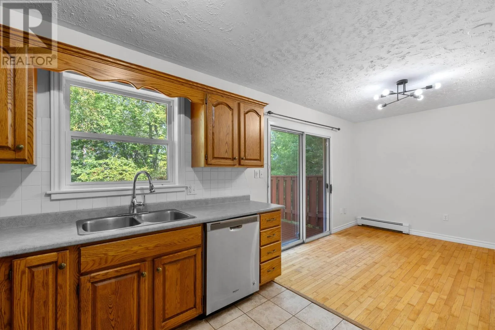 61 Glencove Dr