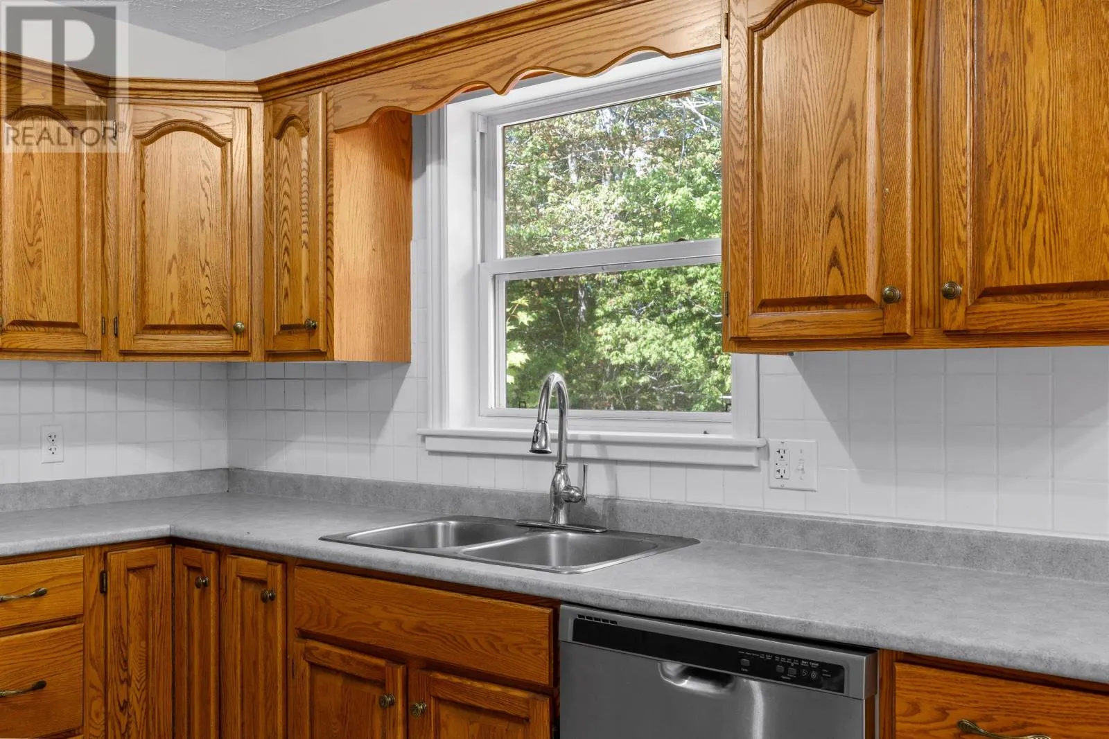 61 Glencove Dr