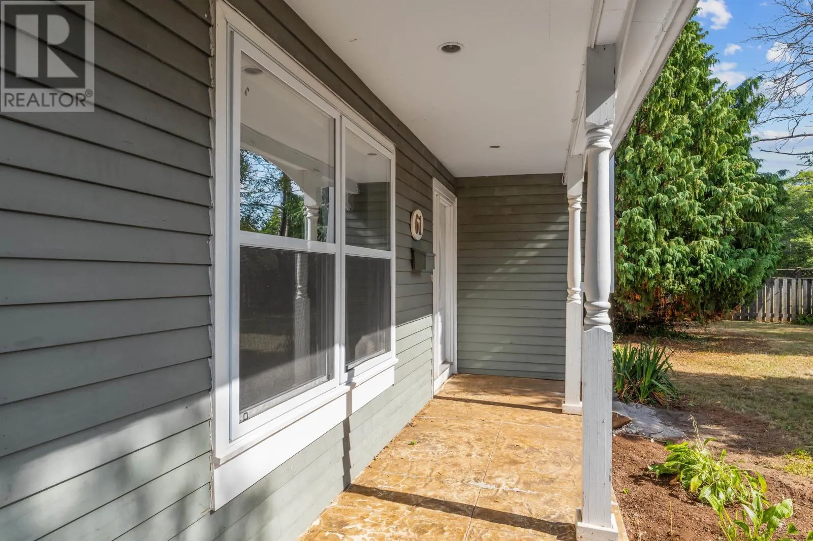 61 Glencove Dr