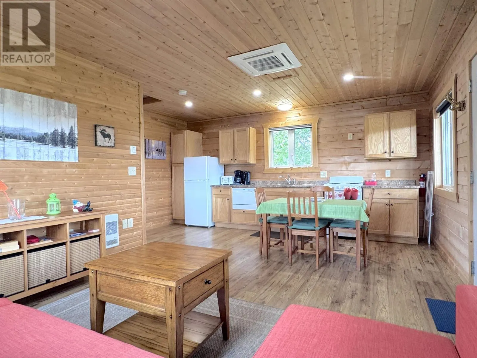 1047 West Side Middle River Road