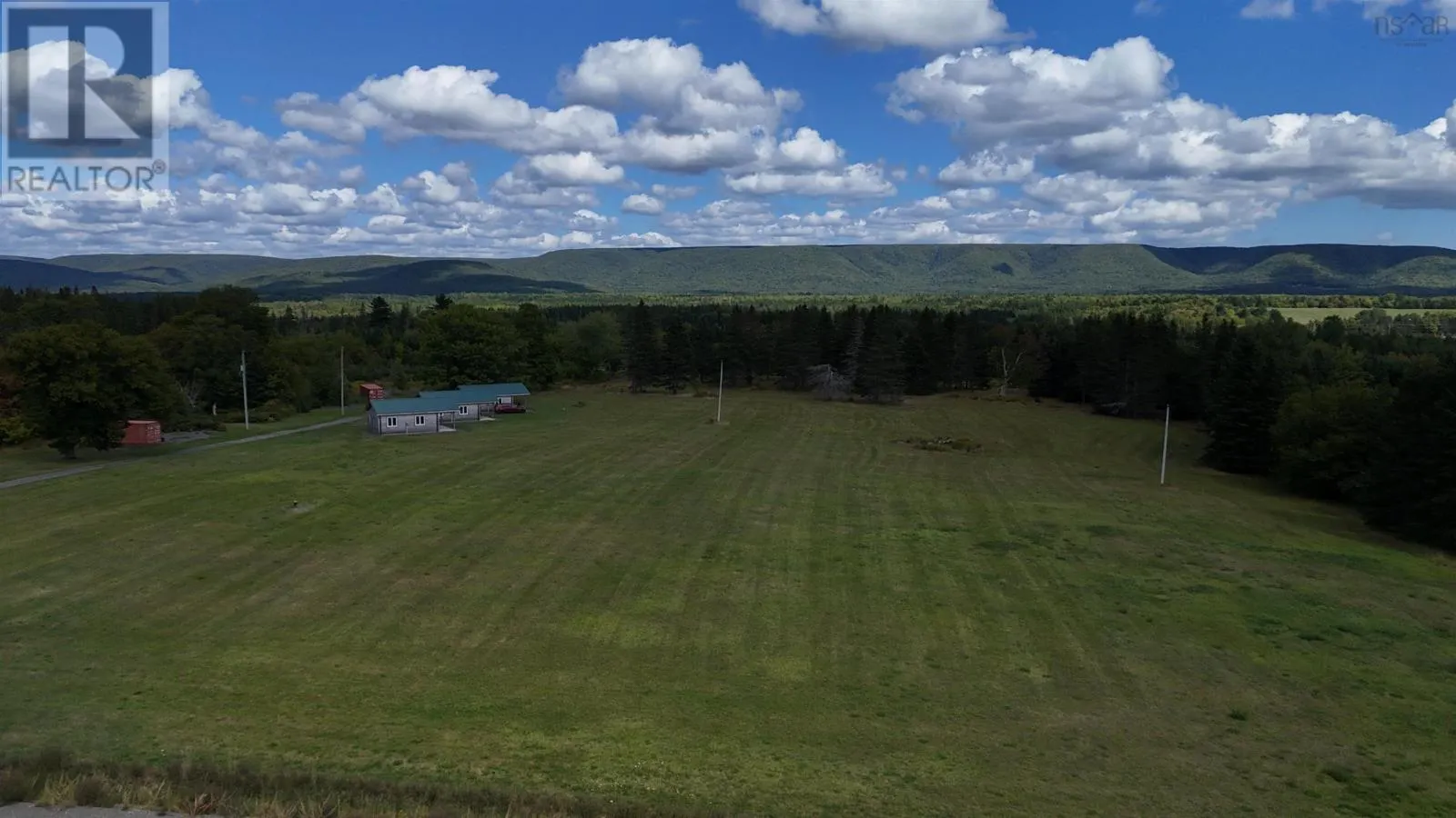 1047 West Side Middle River Road