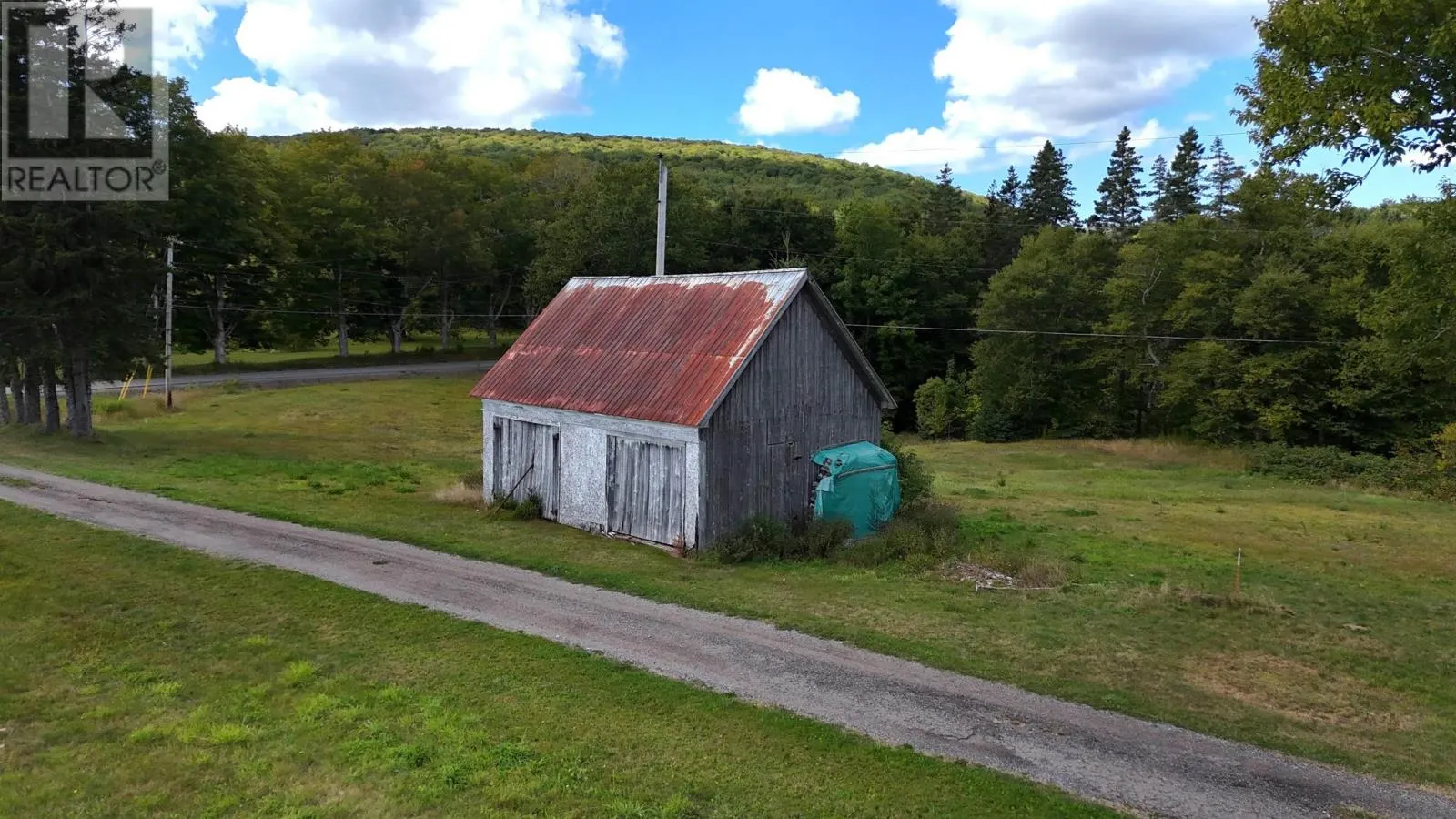 1047 West Side Middle River Road