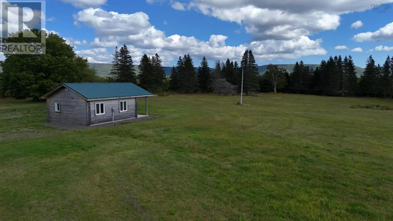 1047 West Side Middle River Road