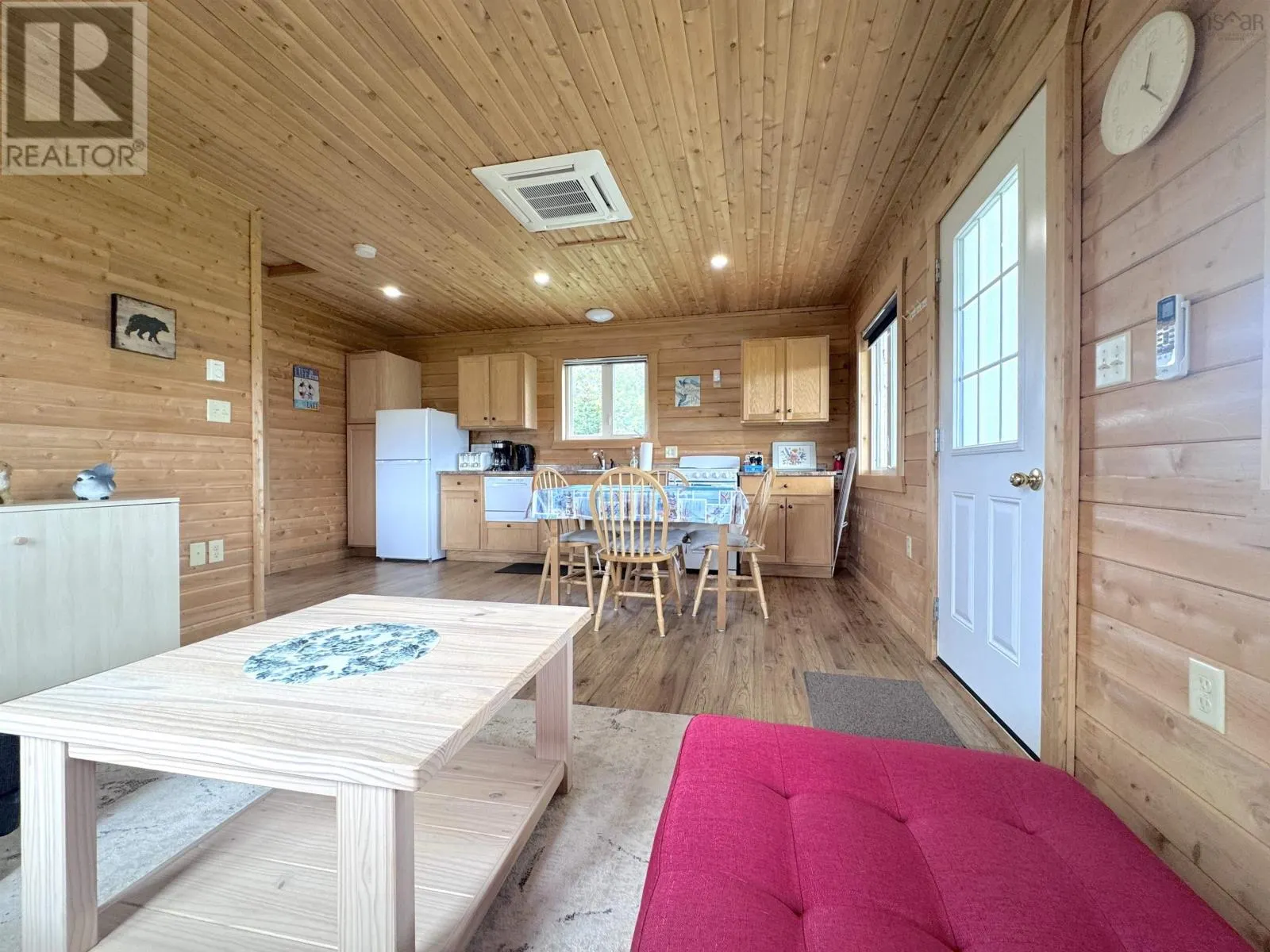 1047 West Side Middle River Road