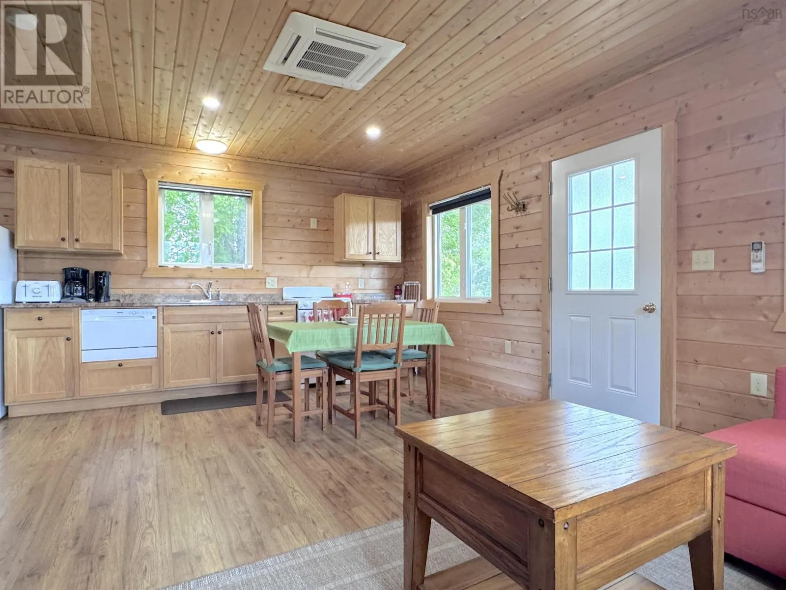 1047 West Side Middle River Road