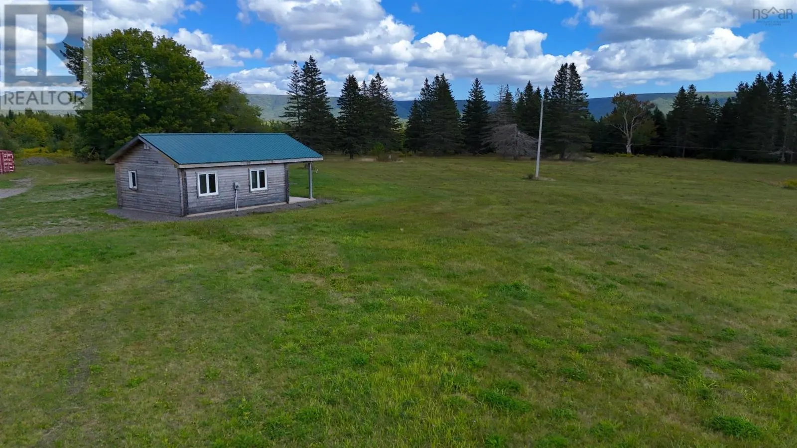 1047 West Side Middle River Road