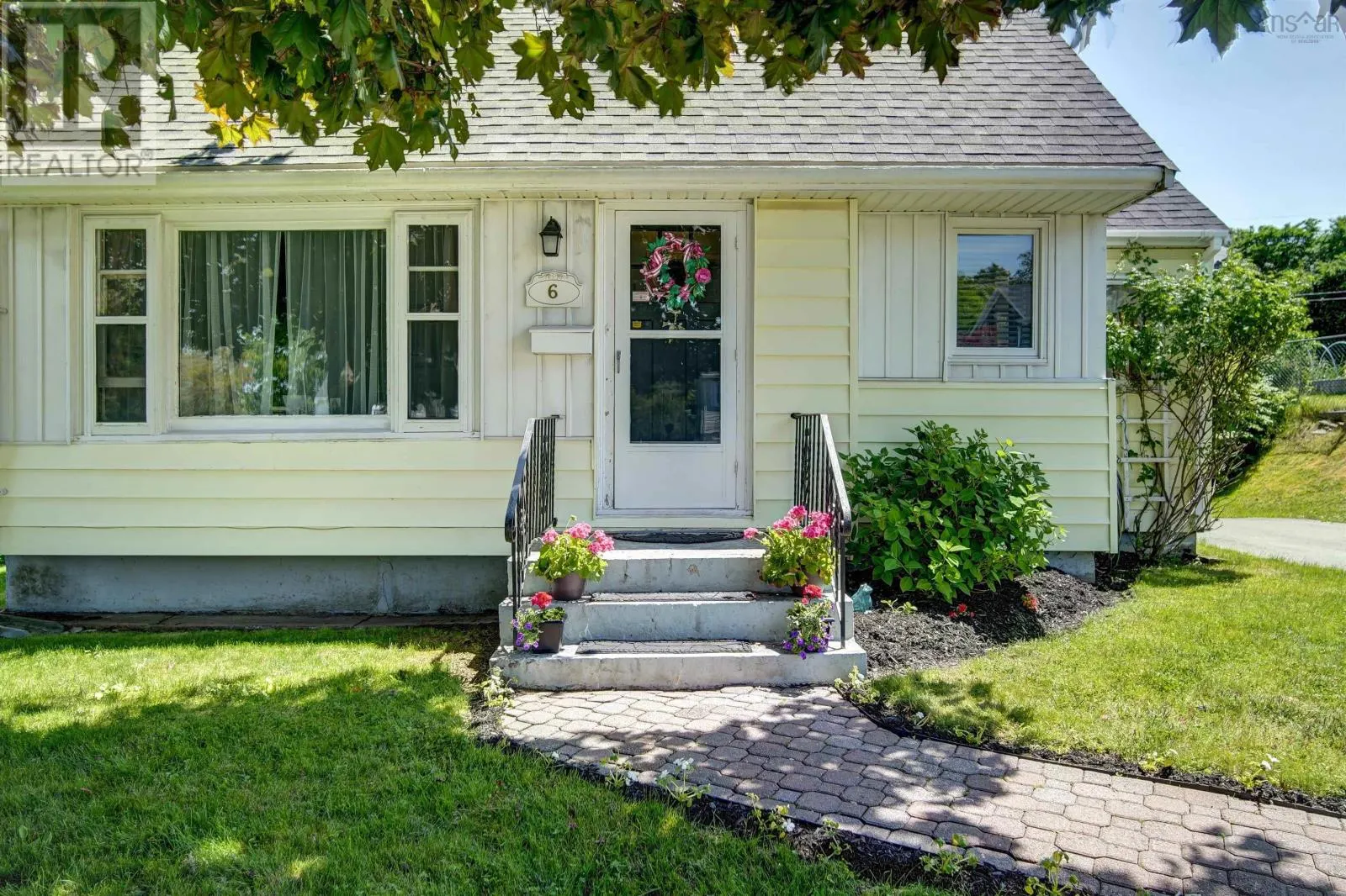 6 Piers Avenue