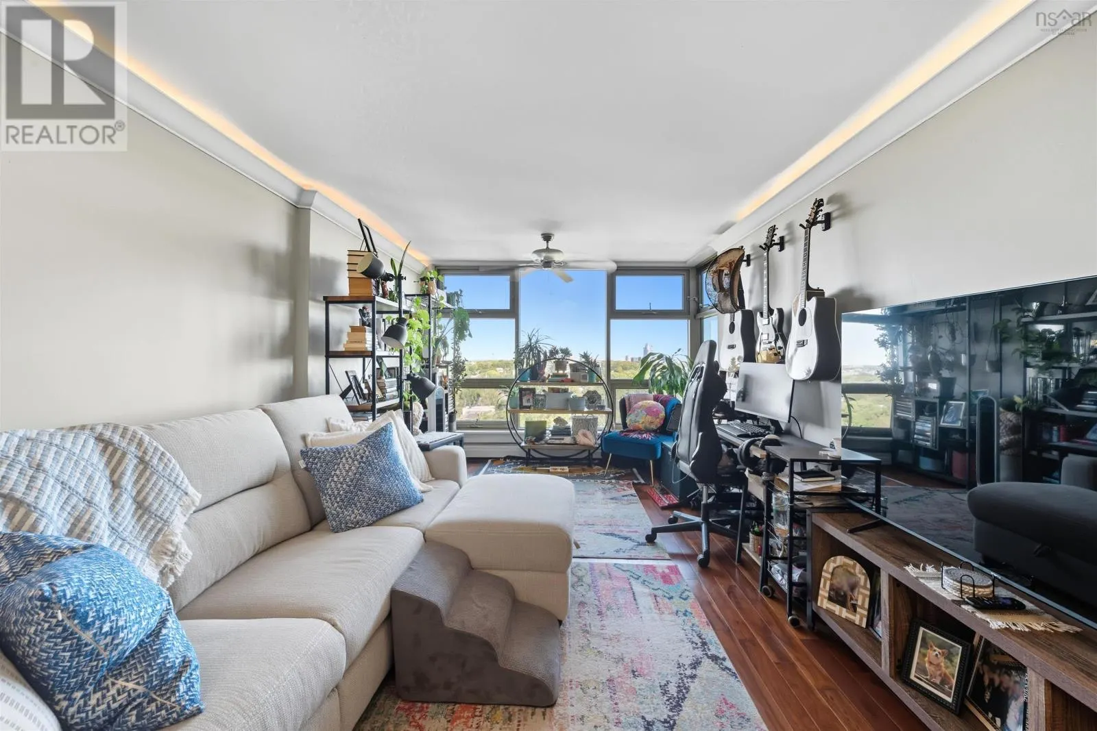 1601 6369 Coburg Road