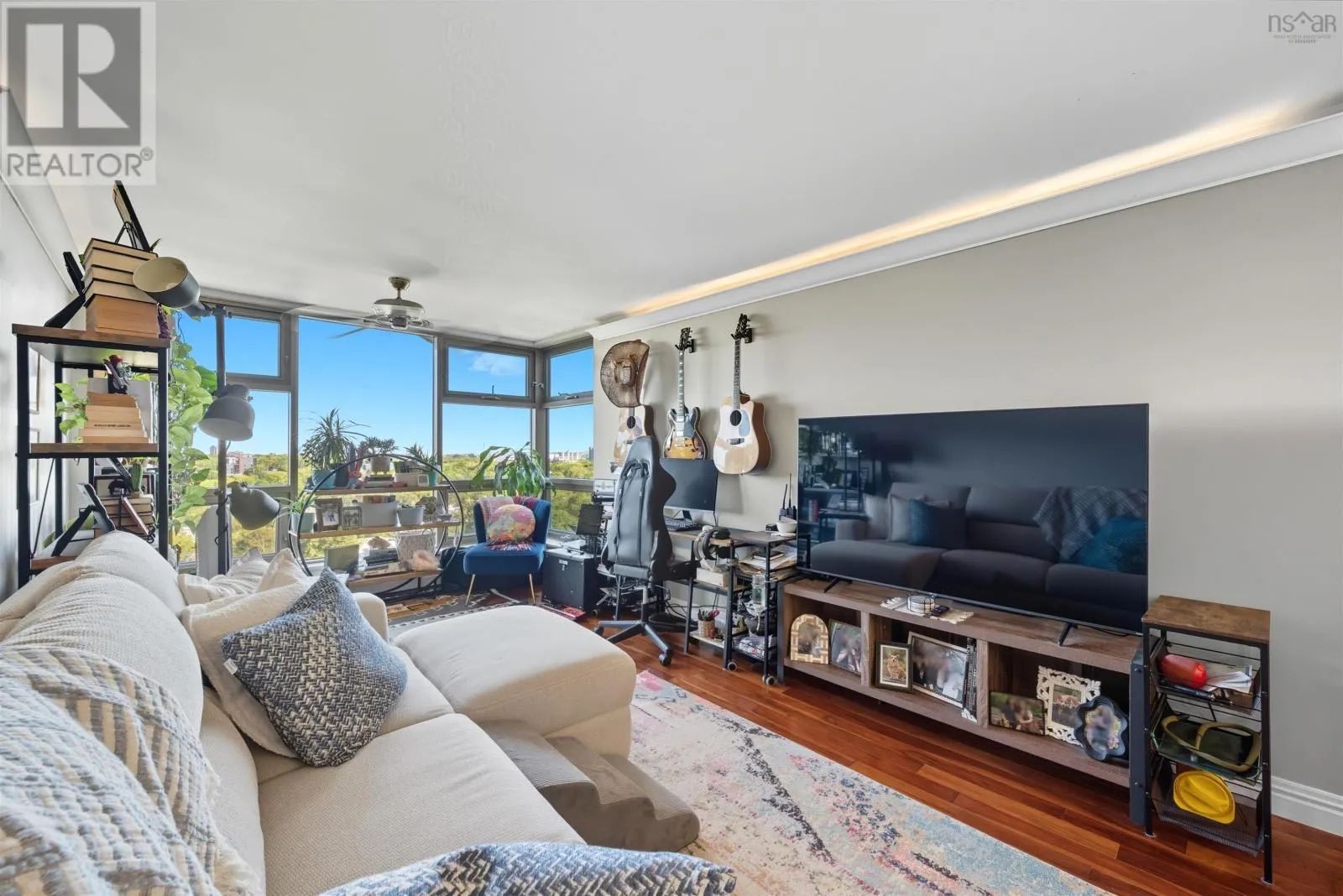 1601 6369 Coburg Road