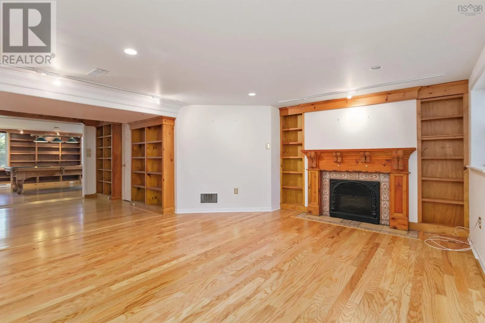 16 Bobolink Street