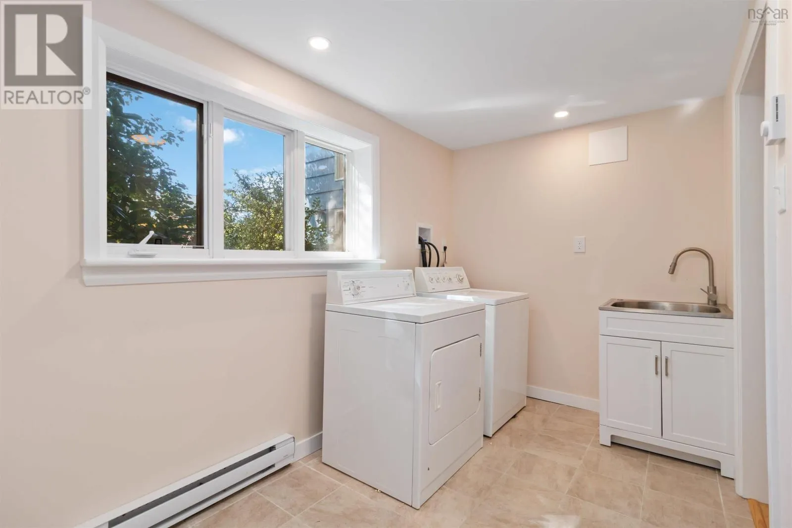 16 Bobolink Street
