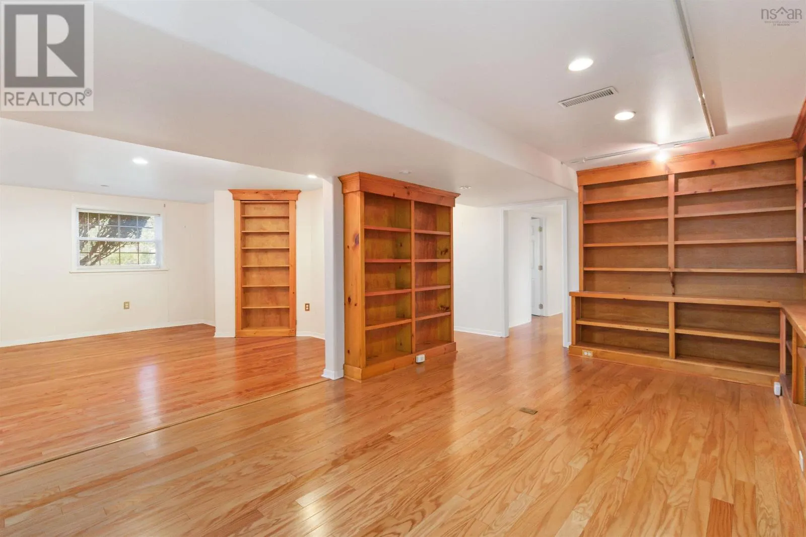 16 Bobolink Street