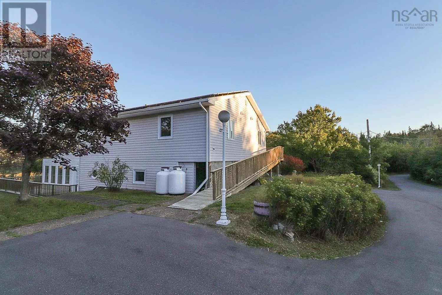80 Stoney Beach Road