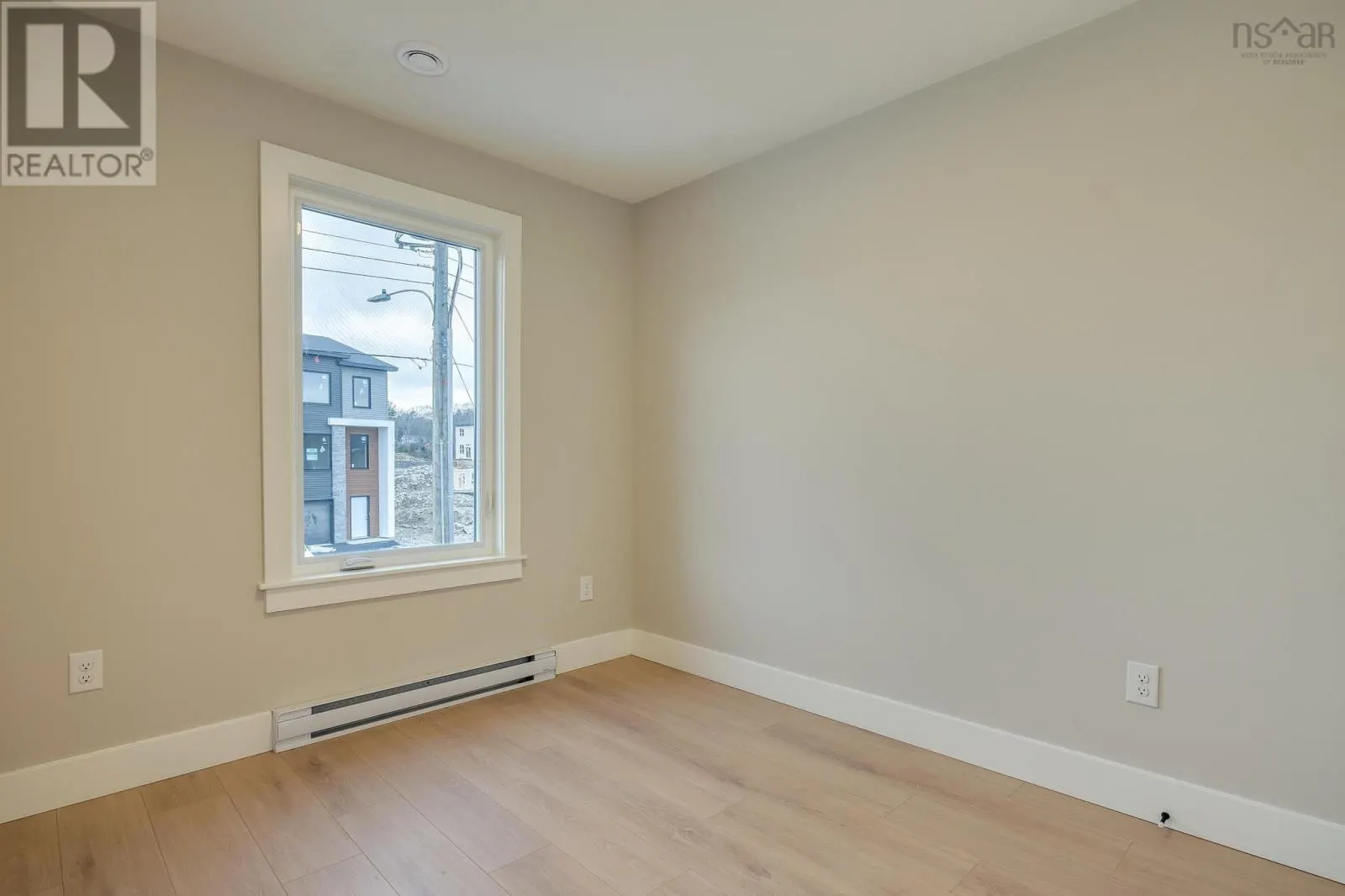 82A 179 Colonial Crescent
